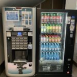 Machine à café SAECO et distriubteur de boisson fraiche SIELAFF